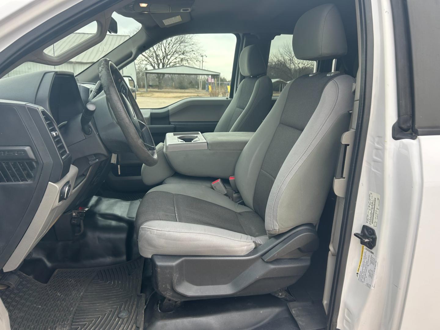 2017 White /Gray Ford F-150 XLT SuperCab 8-ft. Bed 4WD (1FTEX1EF4HK) with an 5.0L V8 OHV 16V engine, 6-Speed Automatic transmission, located at 17760 Hwy 62, Morris, OK, 74445, (918) 733-4887, 35.609104, -95.877060 - Photo#9